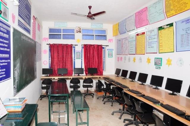 Sarah College of Education for Women Erode Laboratory photo 9